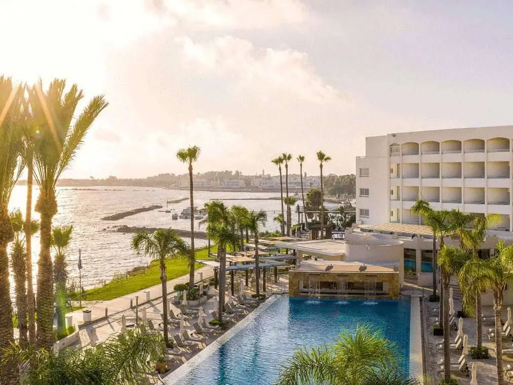 Alexander the Great Beach Hotel aan zee in Paphos, Cyprus